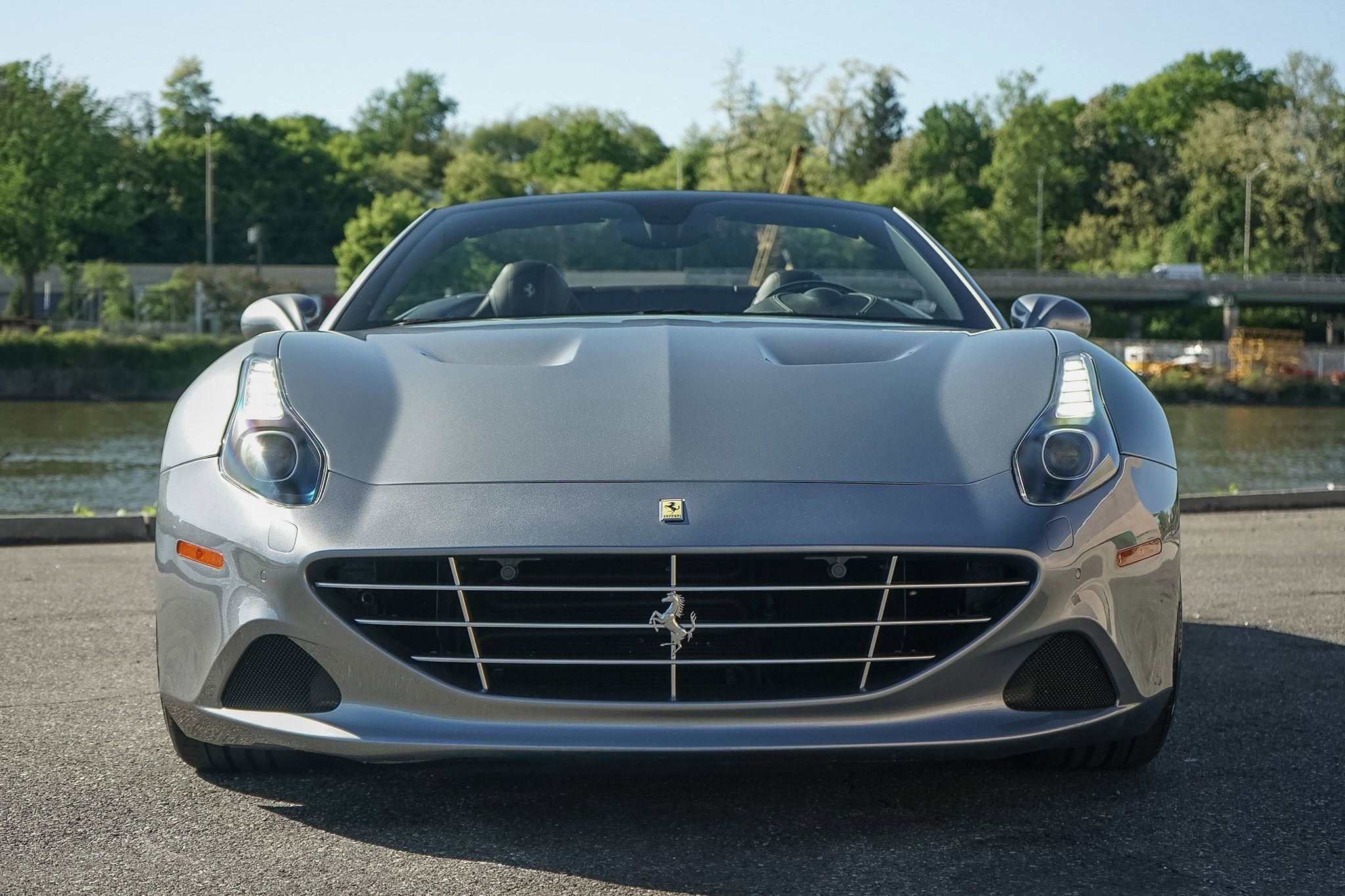 Used 2017 Ferrari California T RWD image 11