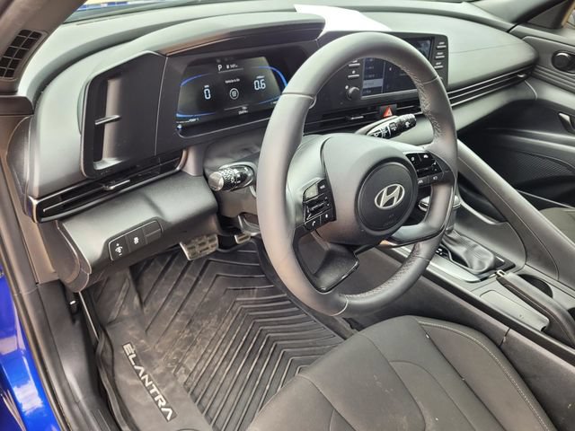 Used 2025 Hyundai Elantra Sport FWD image 29