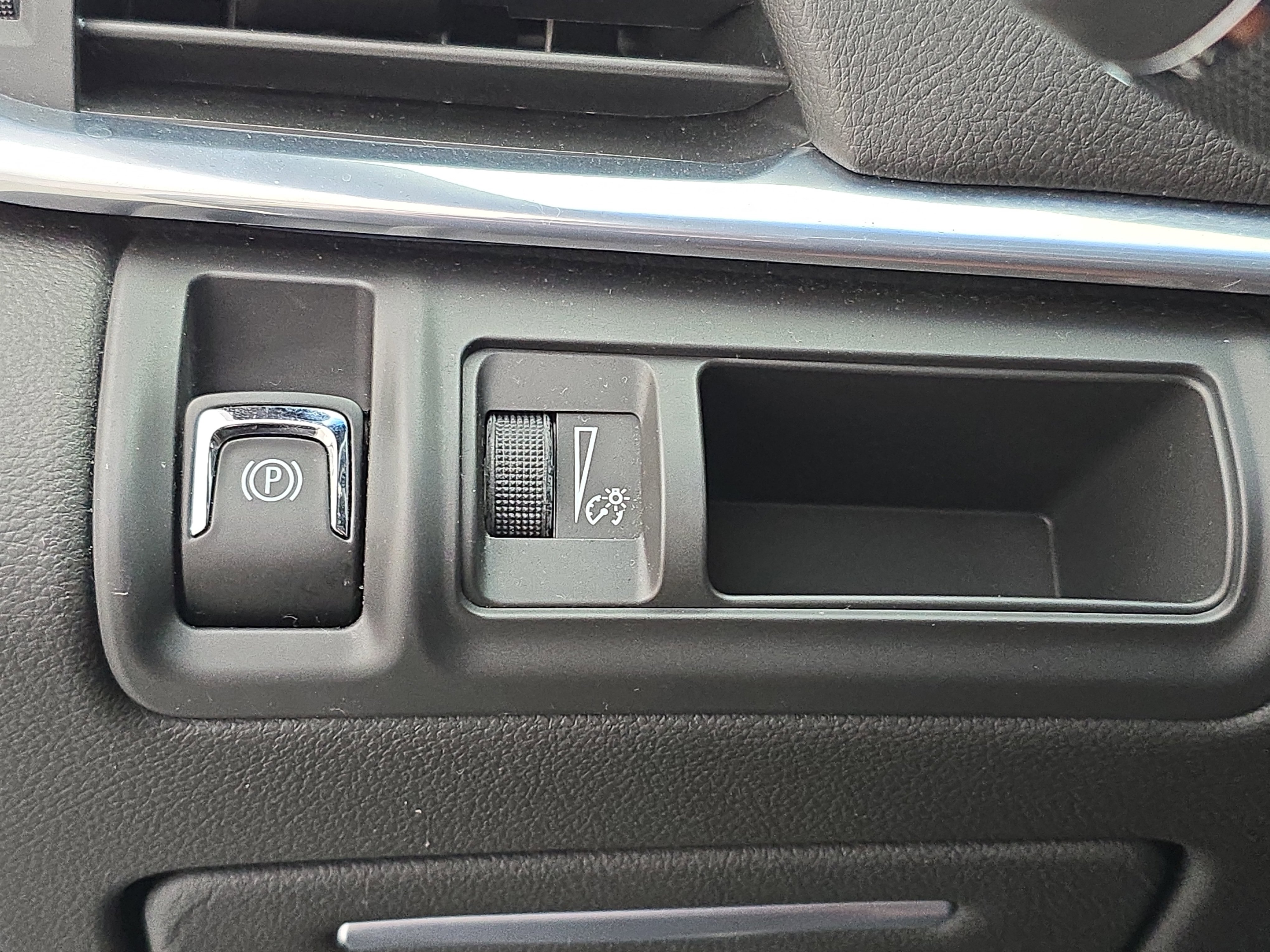 Used 2016 Cadillac XTS Luxury w/ Driver Awareness Package image 25