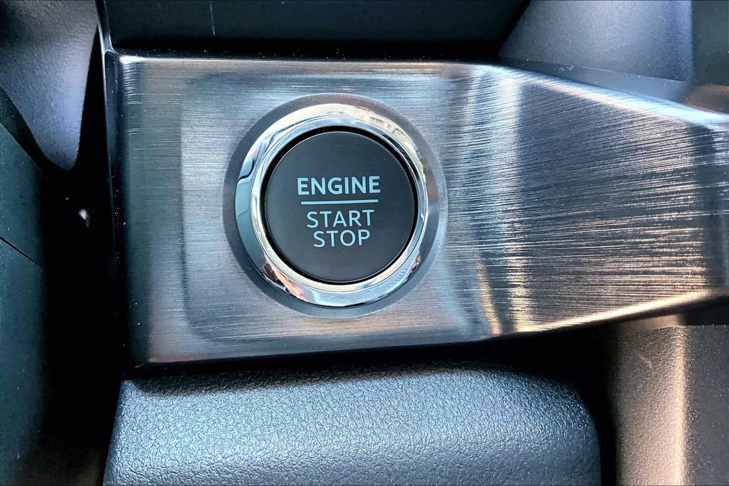 New 2026 Ford F250 Lariat w/ Black Appearance Package image 19