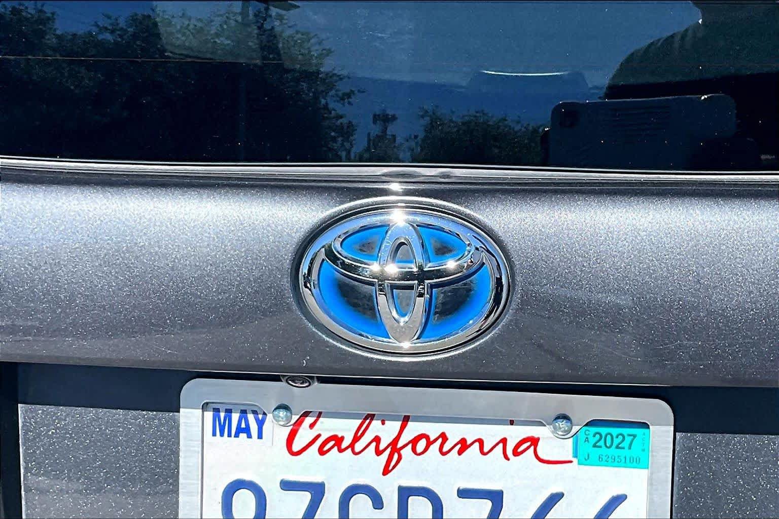 Used 2021 Toyota Prius LE FWD image 30