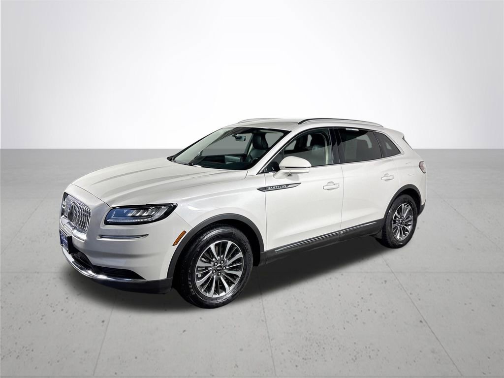 Used 2022 Lincoln Nautilus FWD w/ Premium Package image 2