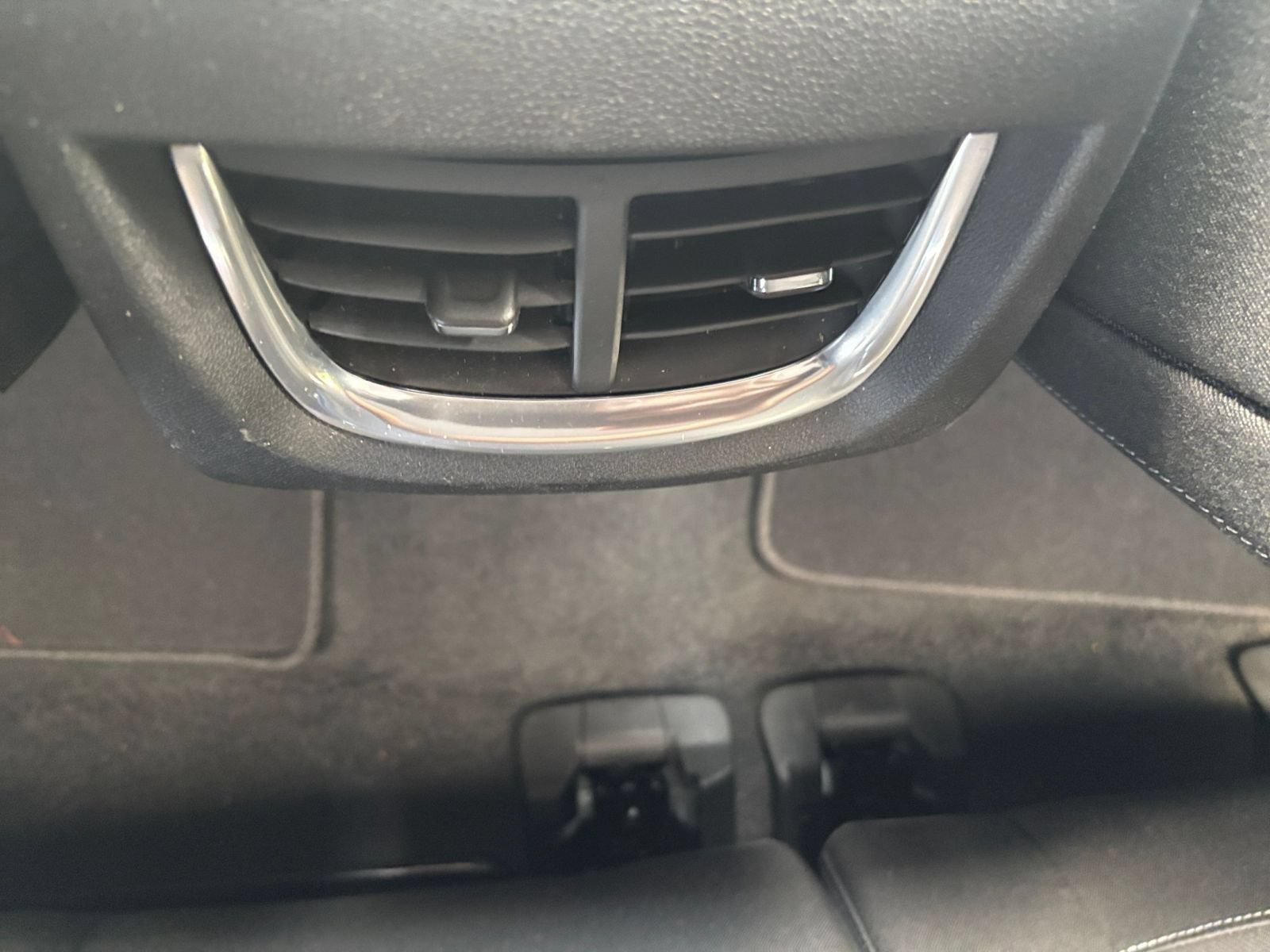 Used 2025 Chevrolet Blazer LT FWD image 20