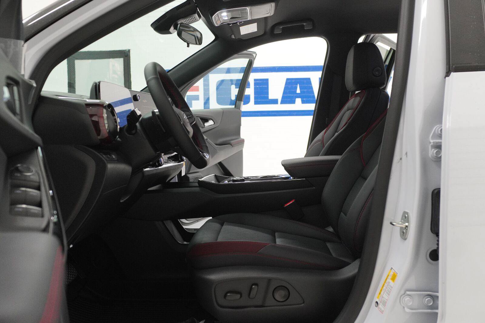 New 2027 Chevrolet Equinox RS w/ LPO, Floor Liner Package FWD image 5