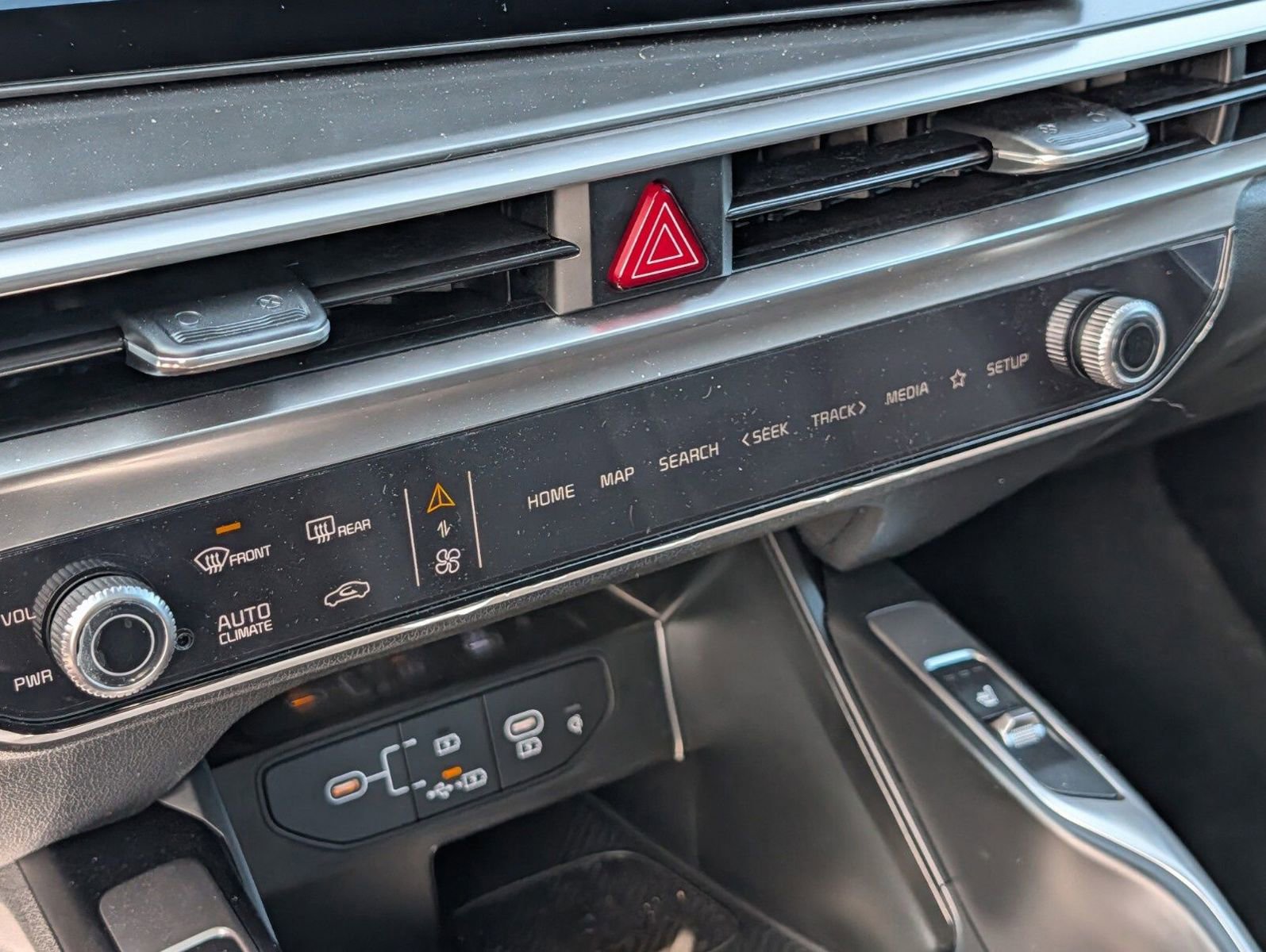Used 2025 Kia Sorento S w/ Panoramic Sunroof Package FWD image 8
