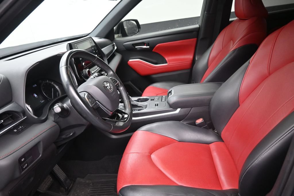 Used 2021 Toyota Highlander XSE FWD image 12