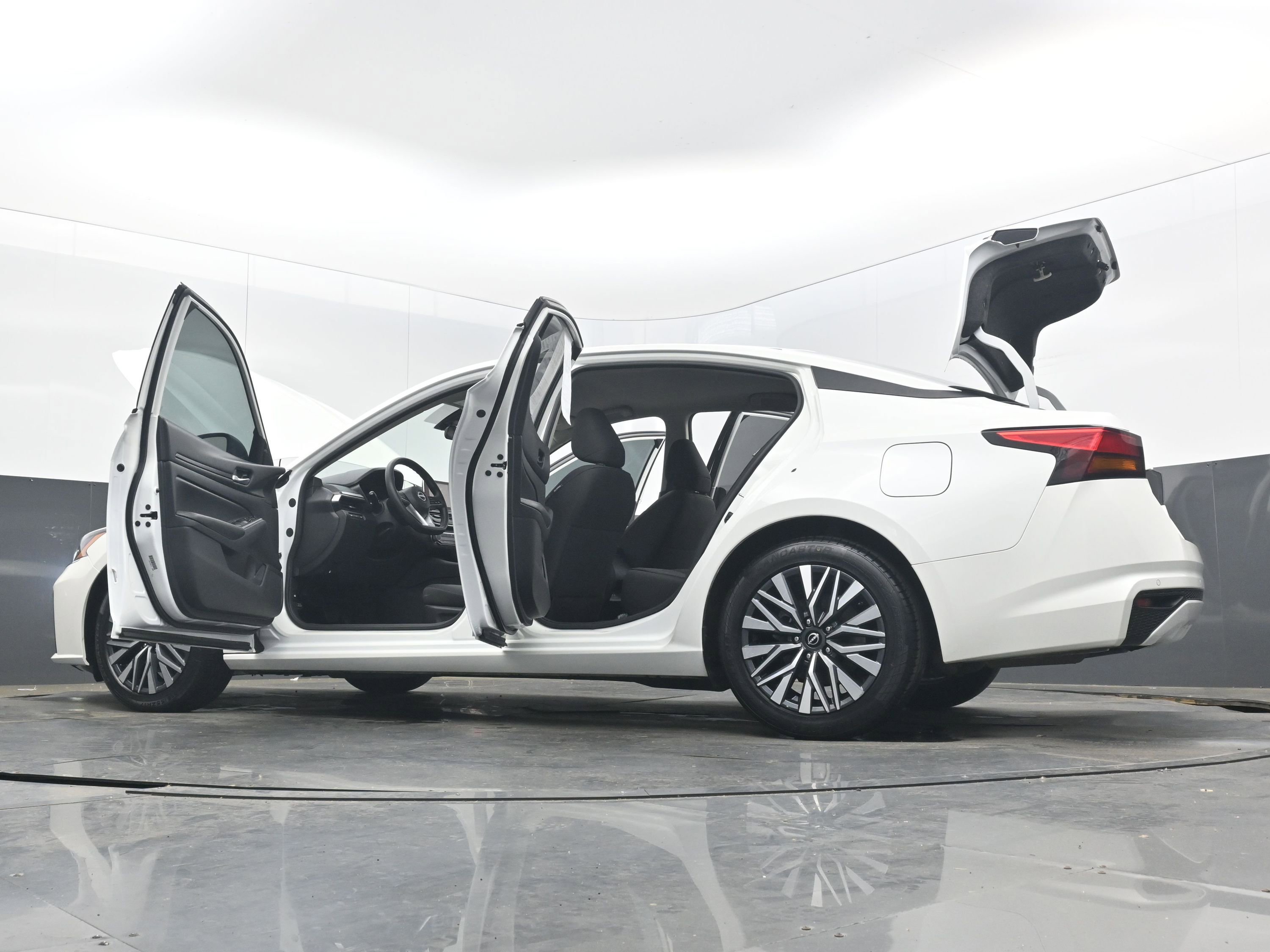 Used 2024 Nissan Altima 2.5 SV image 41