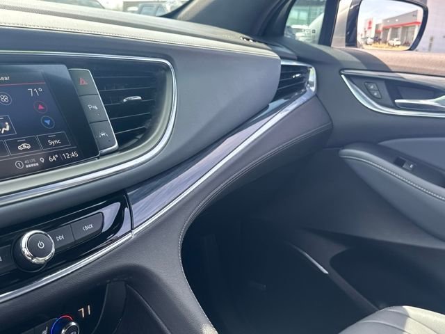 Used 2024 Buick Enclave Premium image 21