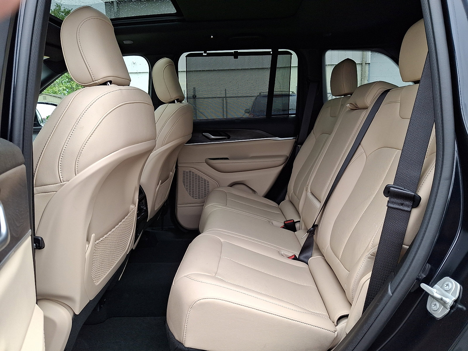Certified 2023 Jeep Grand Cherokee Limited w/ Luxury Tech Group II AWD/4WD image 11