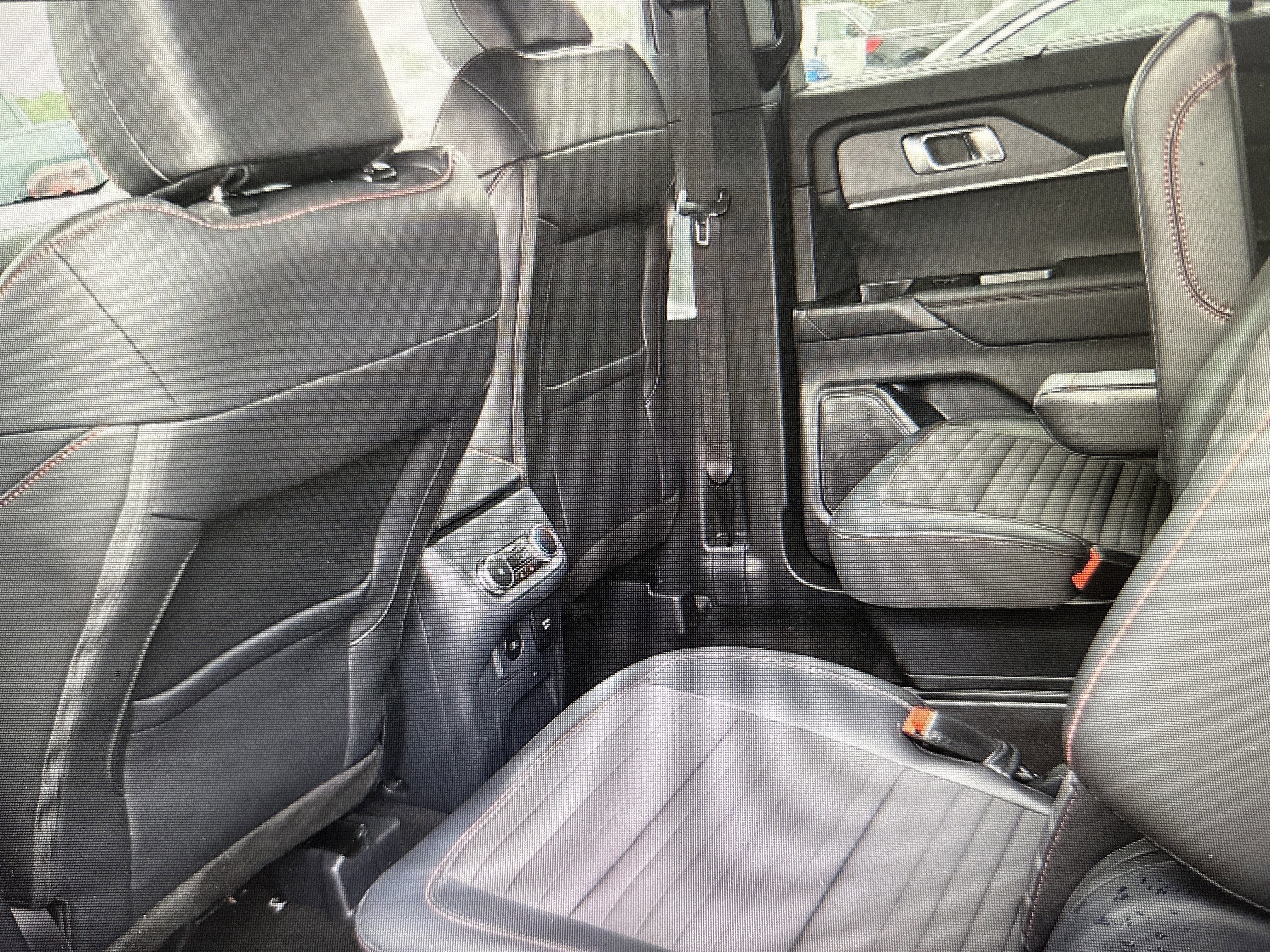 Used 2025 Ford Explorer ST-Line w/ Premium Package image 7