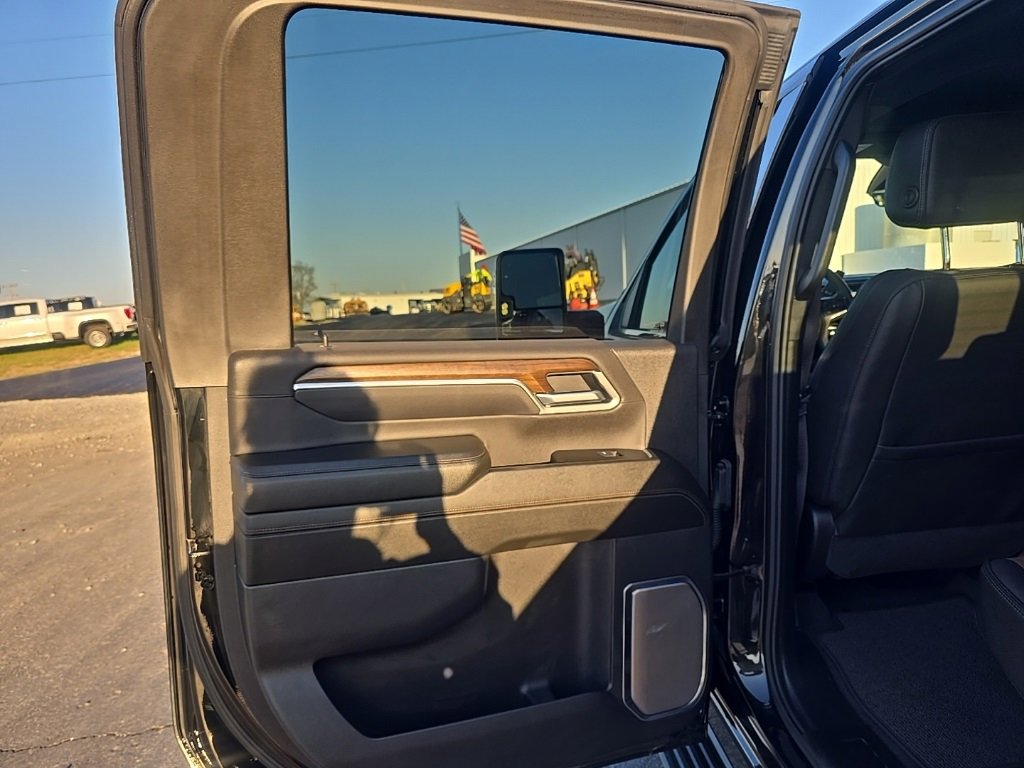 Used 2025 Chevrolet Silverado 3500 High Country w/ High Country Premium Package image 16