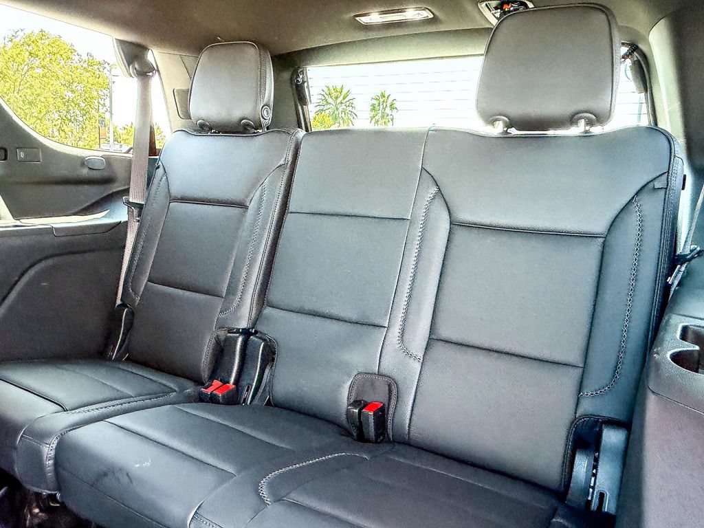 Used 2025 GMC Yukon Denali w/ Sun & Power Step Package AWD/4WD image 40