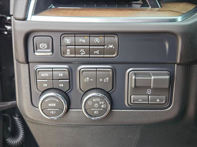 Used 2026 Chevrolet Suburban High Country AWD/4WD image 12