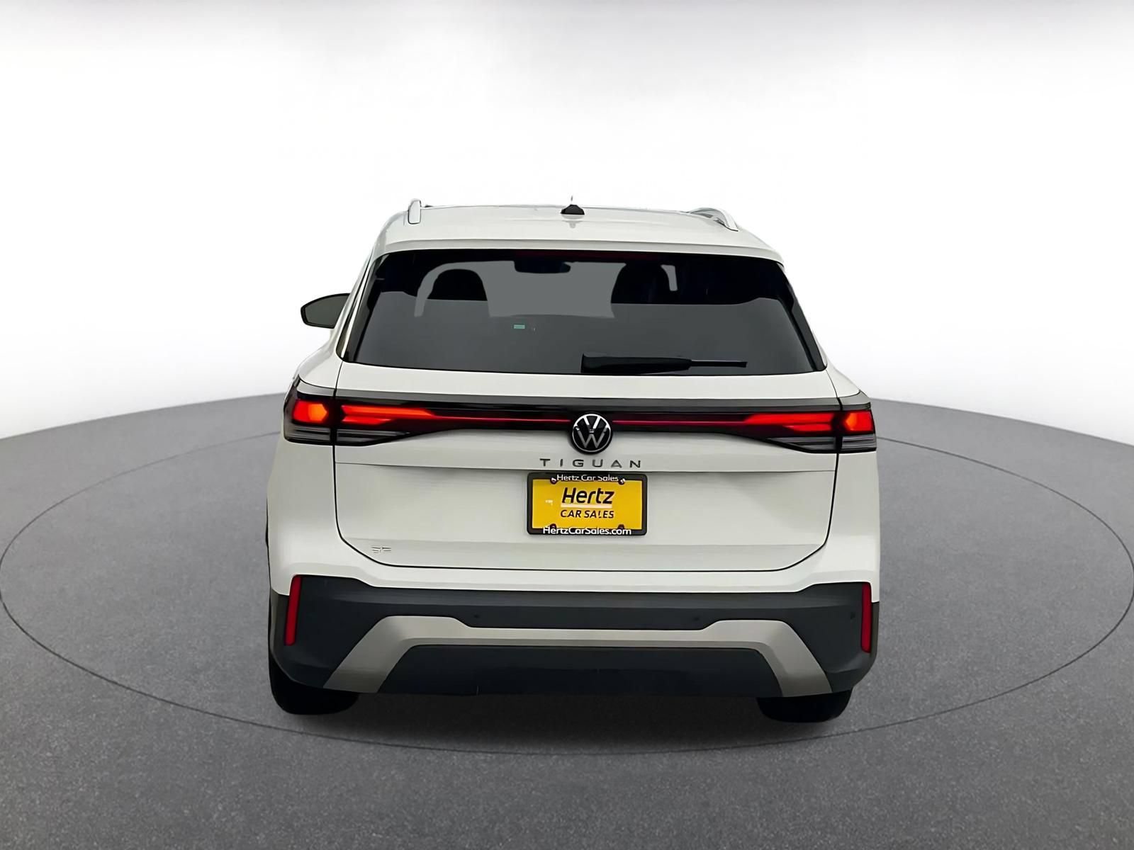 Used 2026 Volkswagen Tiguan SE FWD image 12