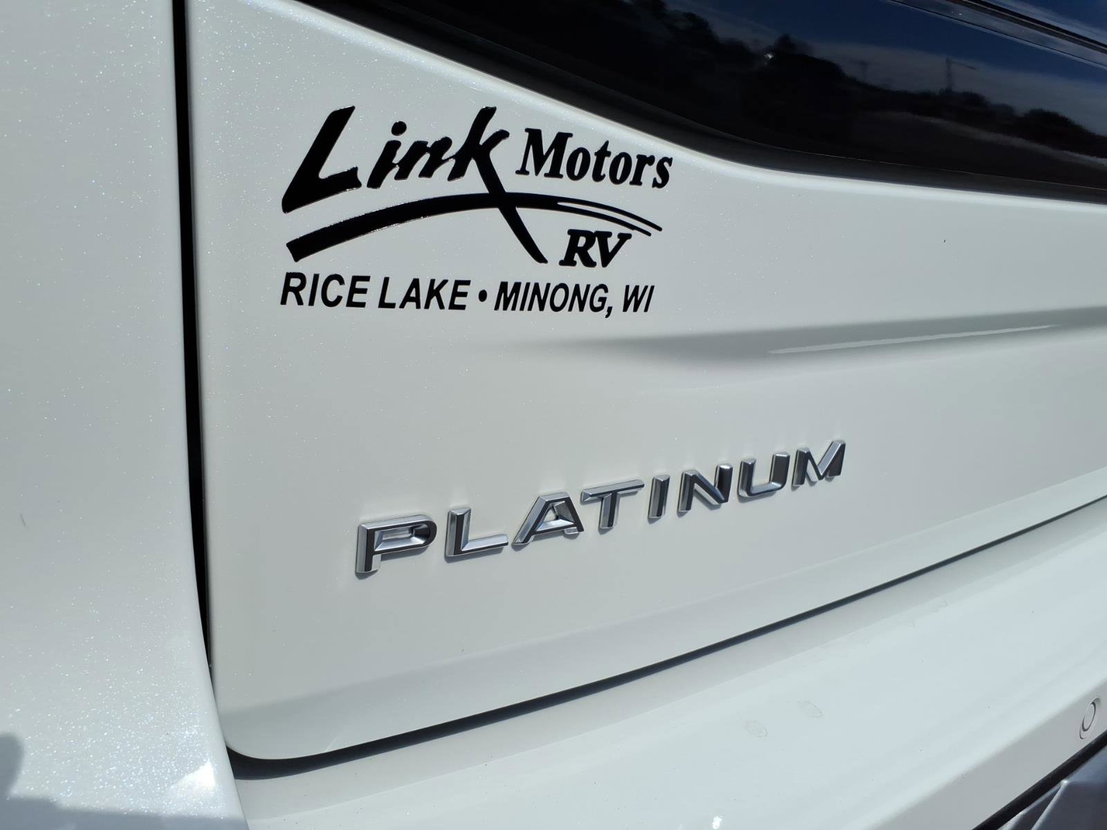 Used 2025 Ford Expedition Platinum w/ Driver's Package AWD/4WD image 4