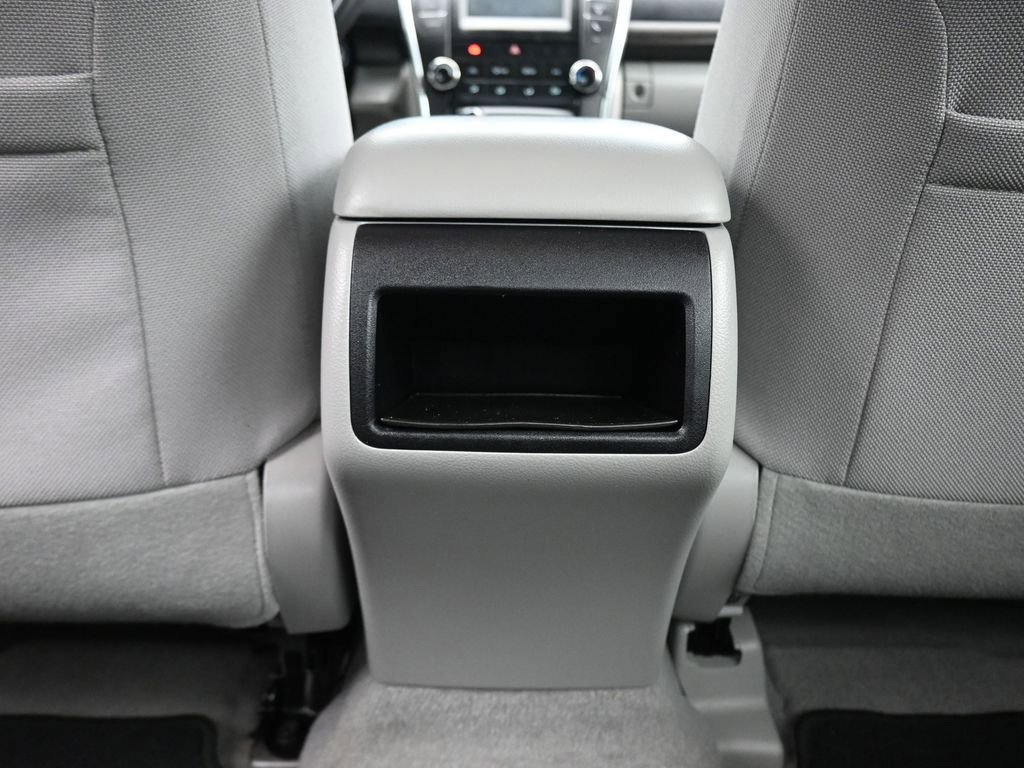 Used 2017 Toyota Camry LE image 32