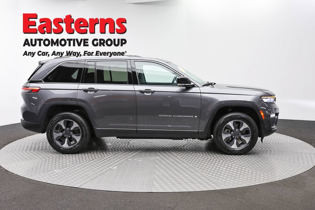 Used 2022 Jeep Grand Cherokee Limited 4xe w/ Luxury Tech Group II AWD/4WD image 4