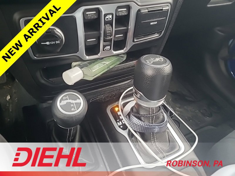 Used 2018 Jeep Wrangler Unlimited Sahara w/ Cold Weather Group image 8