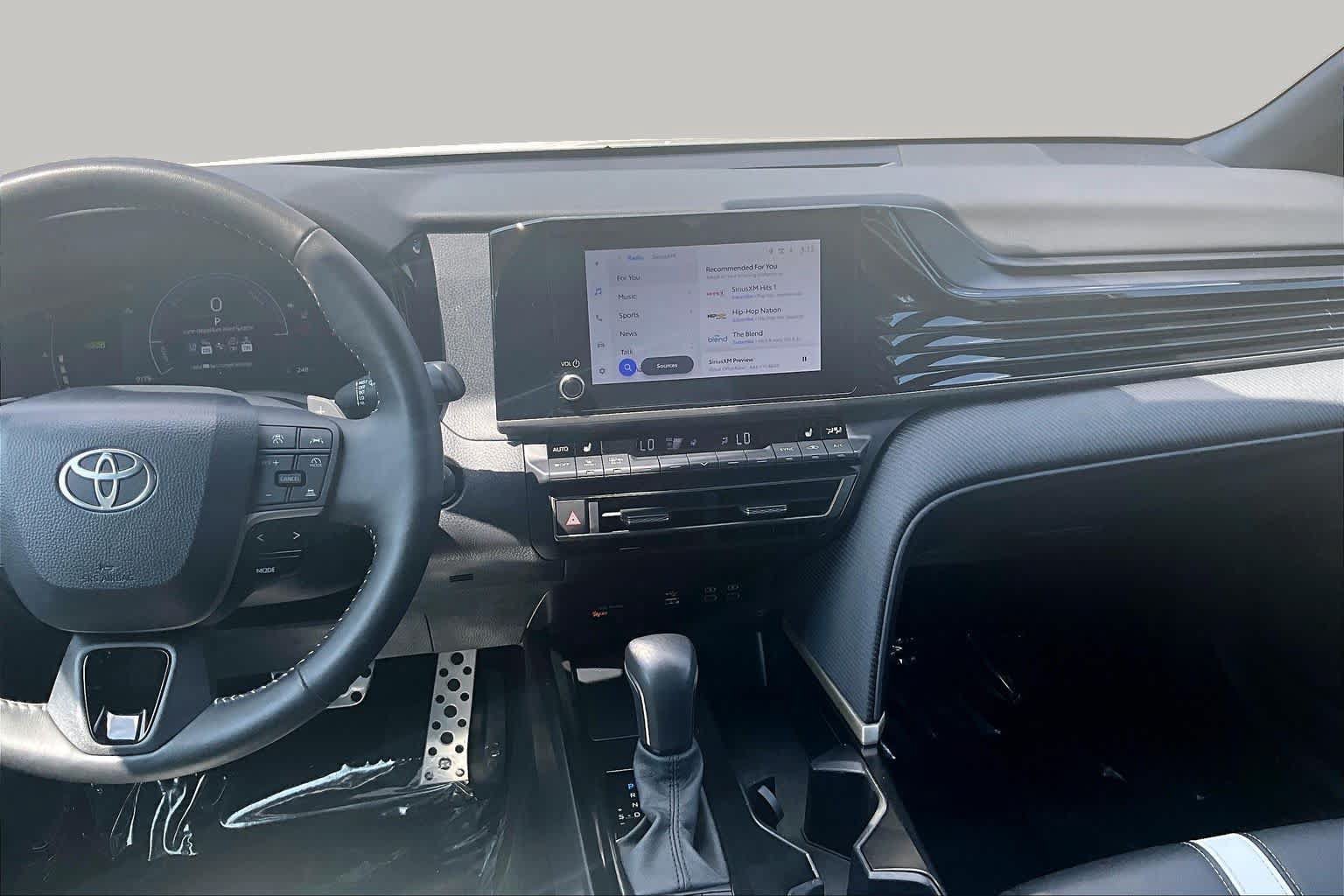 Used 2026 Toyota Camry Hybrid w/ Convenience Package FWD image 7
