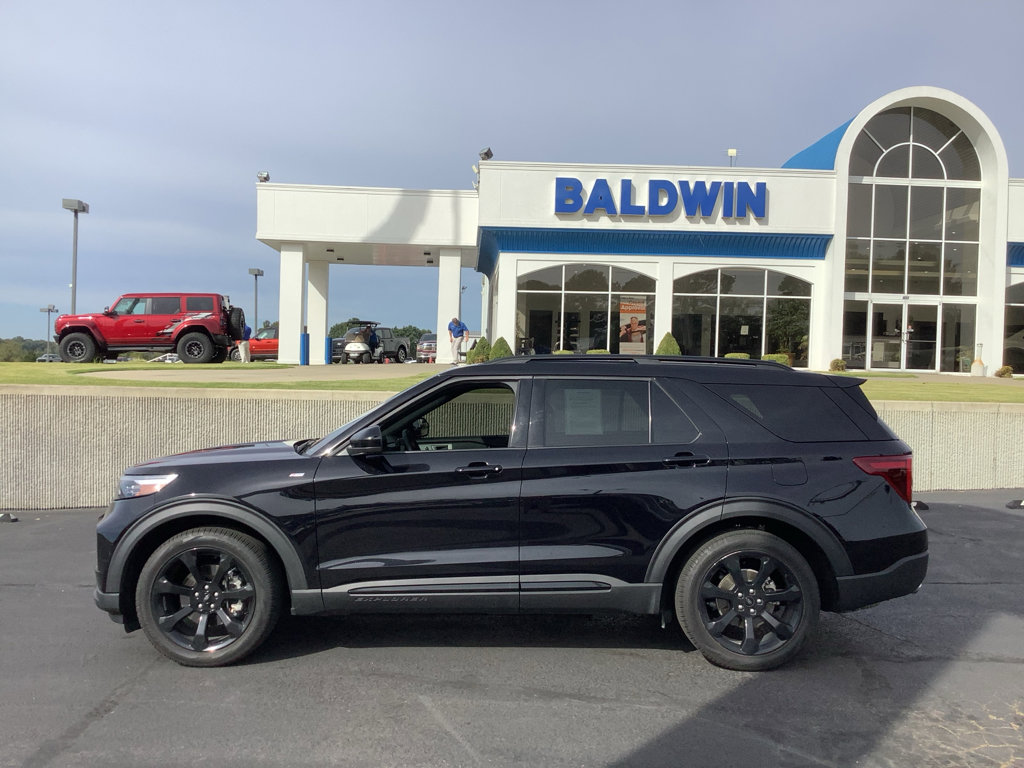 Used 2024 Ford Explorer ST-Line w/ Class IV Trailer Tow Package image 4