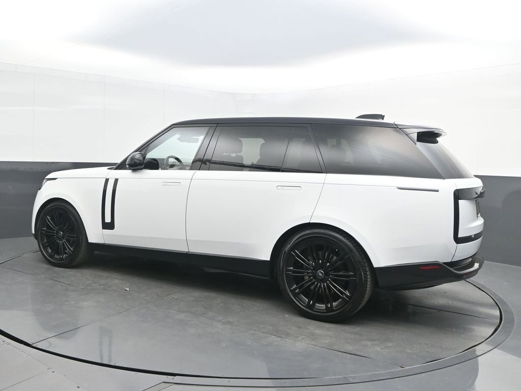 Used 2022 Land Rover Range Rover Long Wheelbase SE image 3