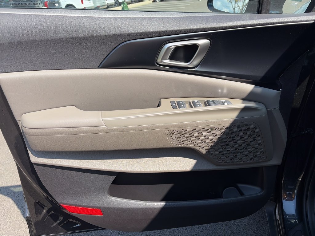 New 2027 Kia Carnival FWD image 16