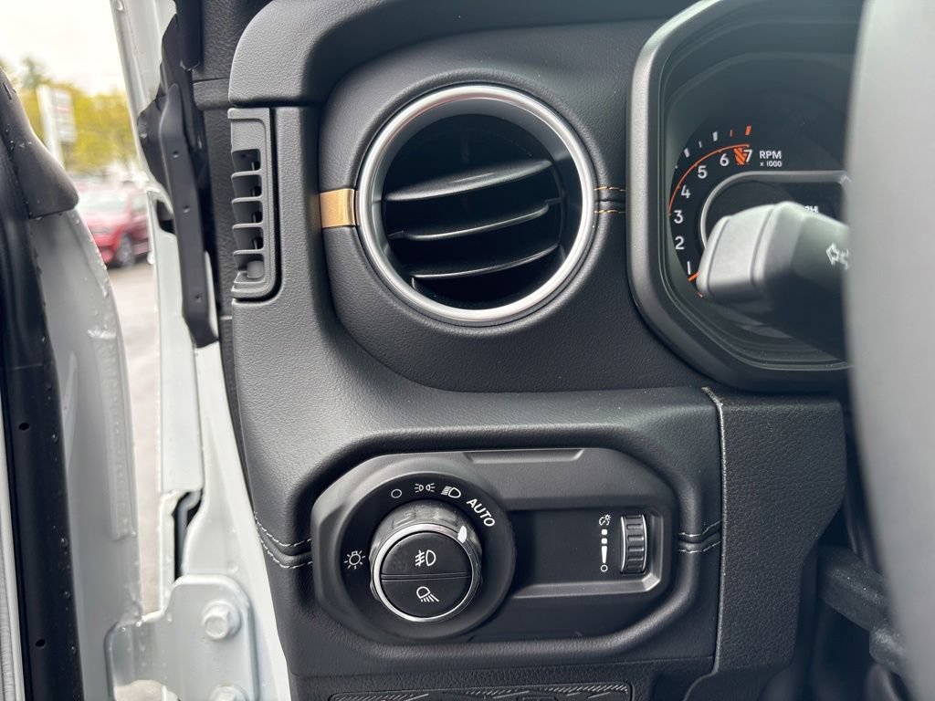 New 2026 Jeep Gladiator Sport AWD/4WD image 13