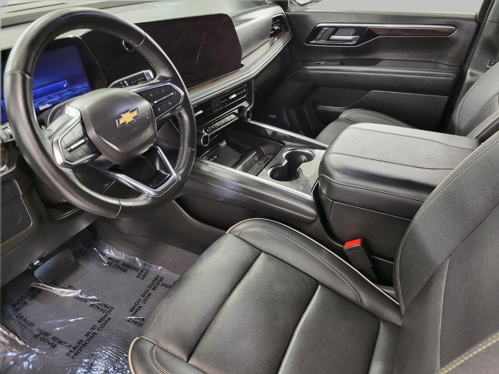 Used 2025 Chevrolet Suburban Premier AWD/4WD image 10