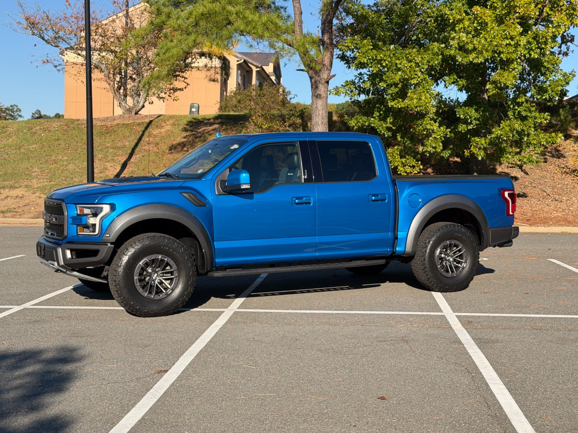 Used 2019 Ford F150 Raptor w/ Equipment Group 802A Luxury AWD/4WD image 5