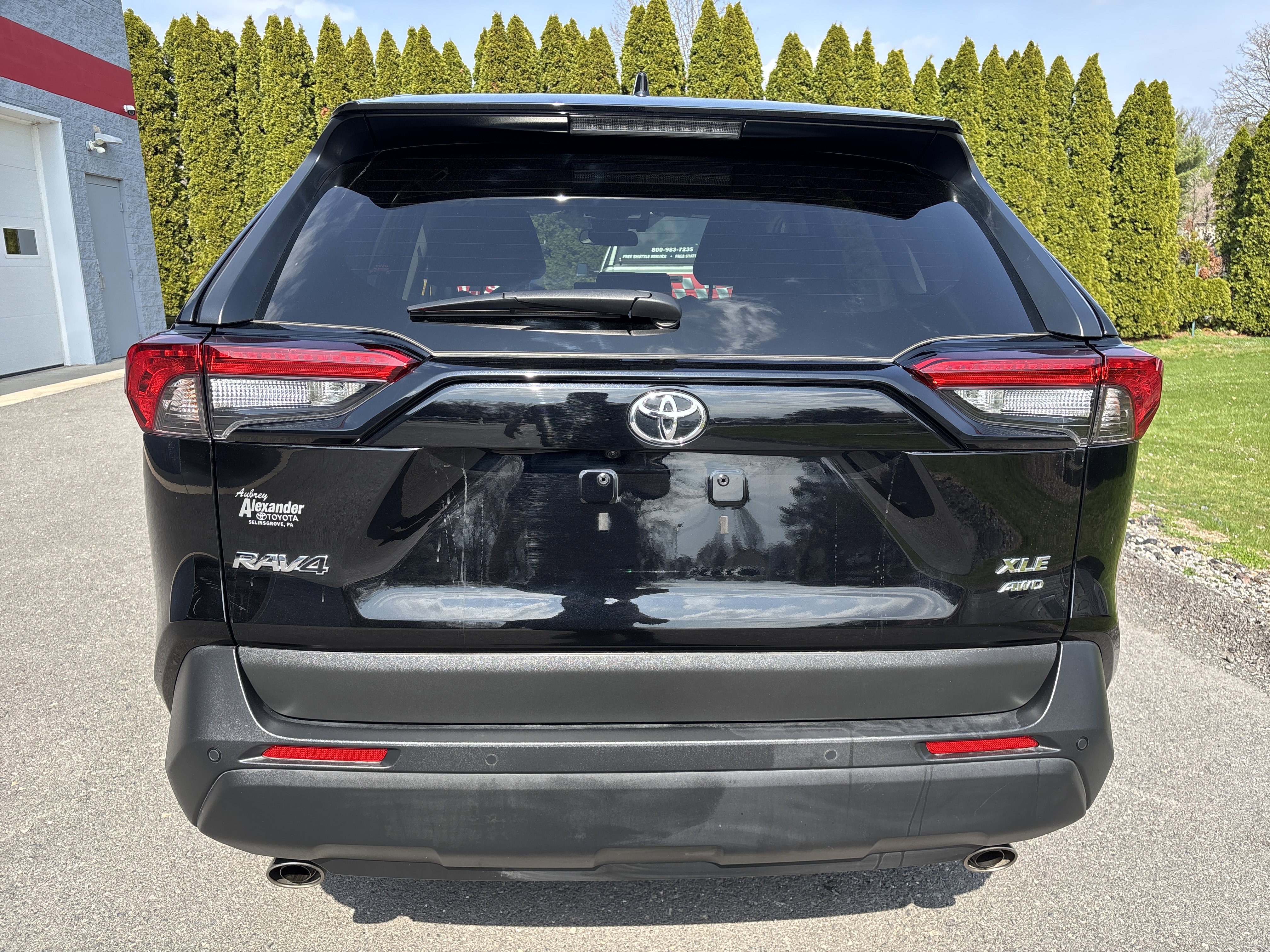 Used 2025 Toyota RAV4 XLE Premium image 4