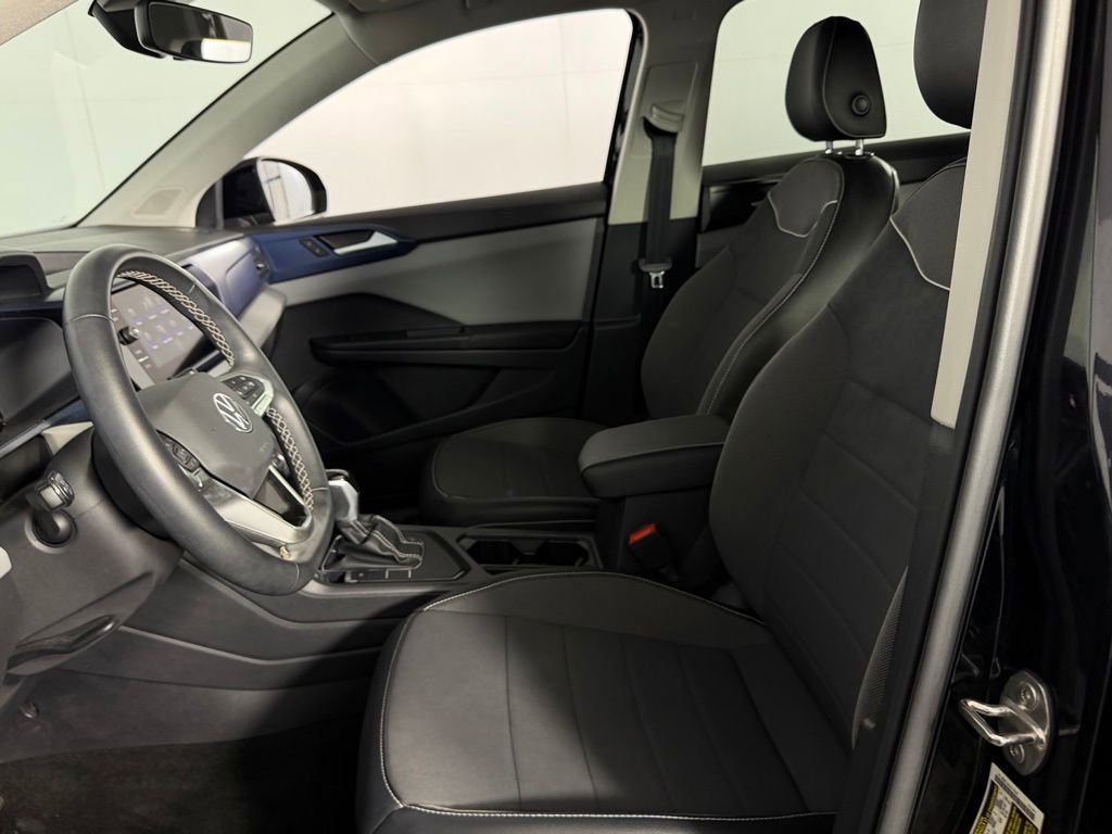 Used 2023 Volkswagen Taos SE w/ Black Wheel Package image 21