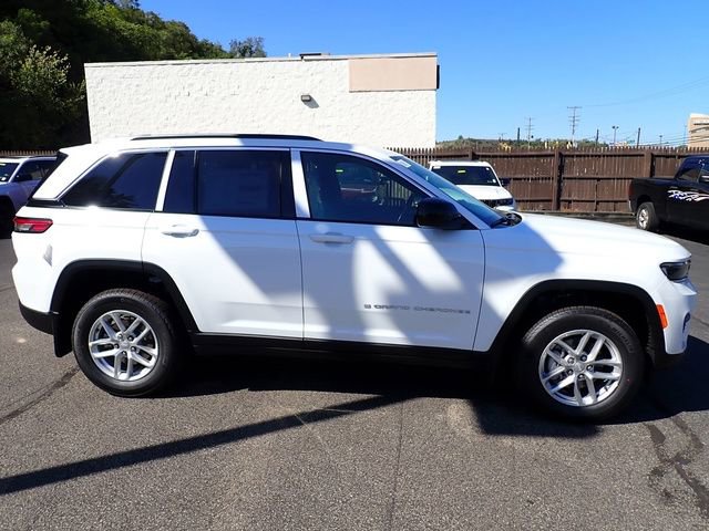 New 2025 Jeep Grand Cherokee Laredo w/ Luxury Tech Group I image 8