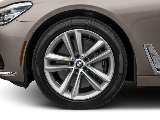 Used 2017 BMW 750i RWD image 11