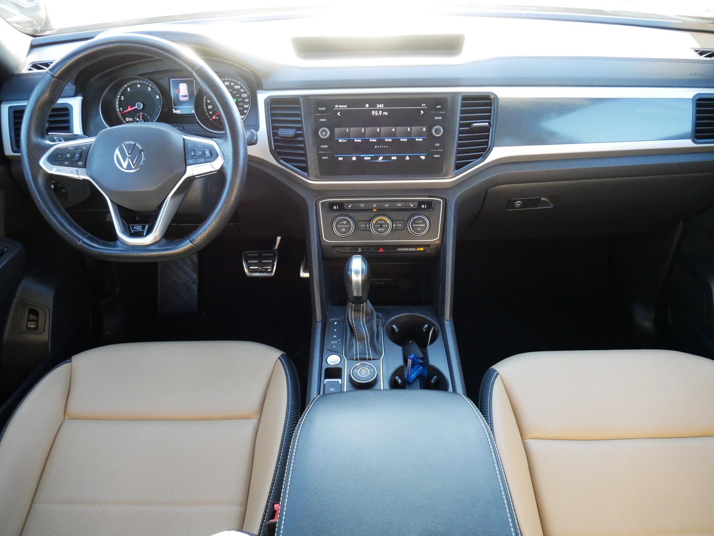 Certified 2021 Volkswagen Atlas Cross Sport SE w/ Panoramic Sunroof Package image 10