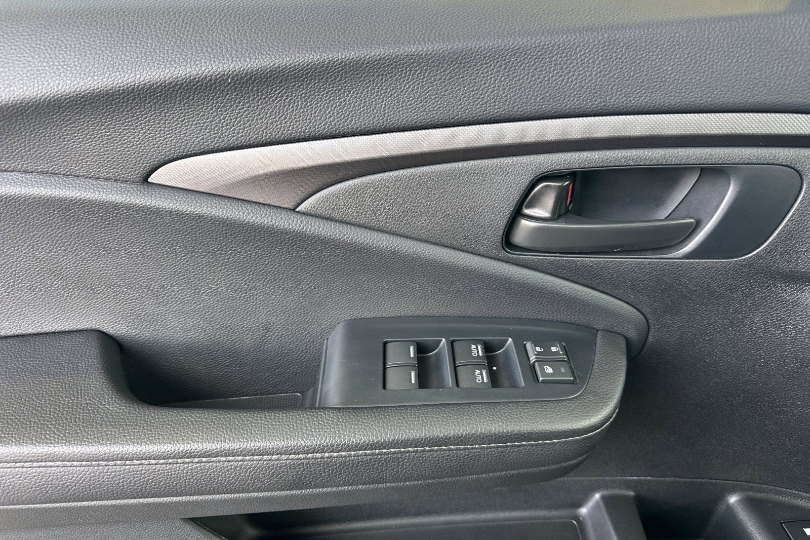 Used 2025 Honda Ridgeline Sport image 10