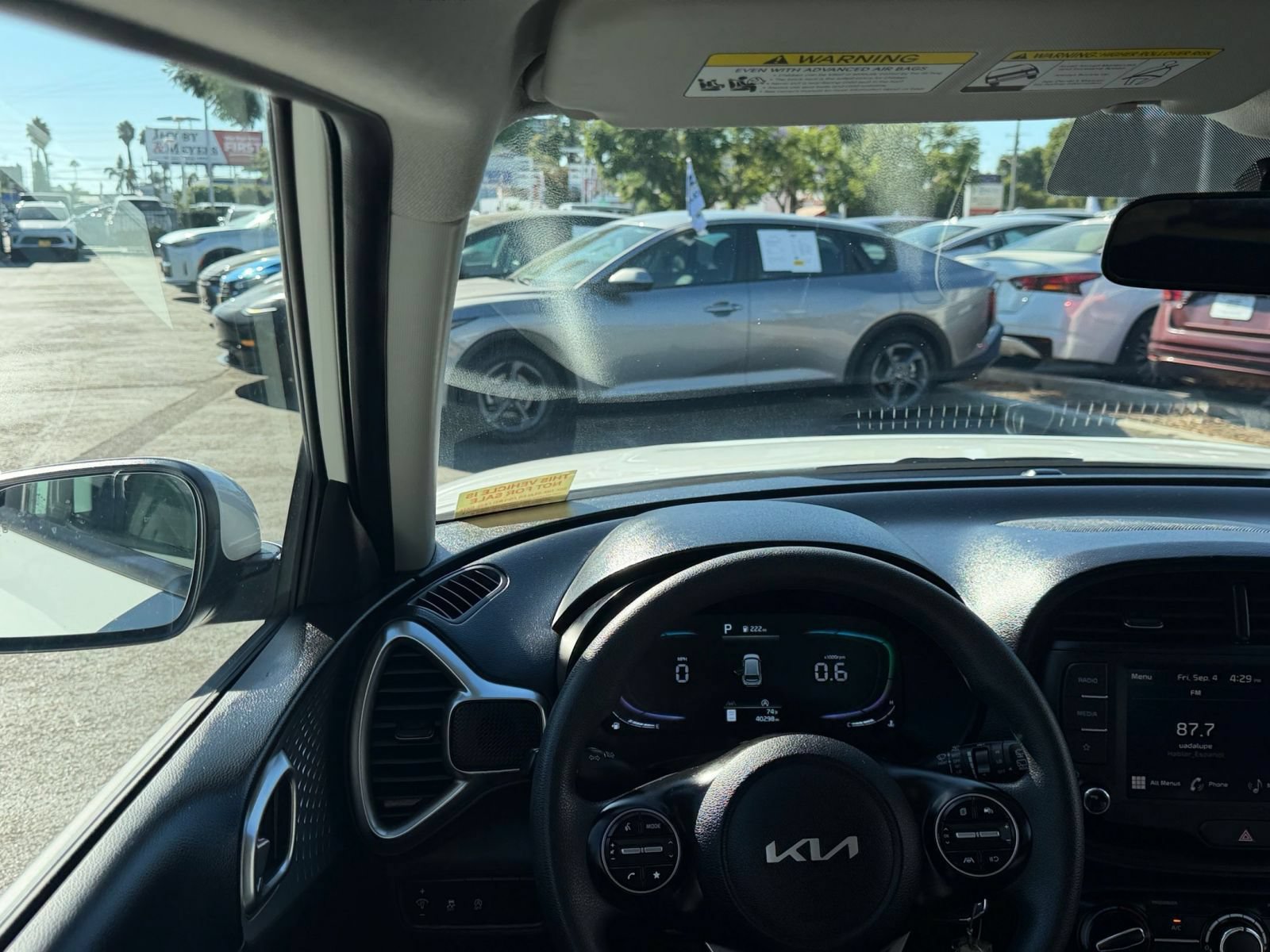 Used 2025 Kia Soul LX w/ LX Technology Package FWD image 33