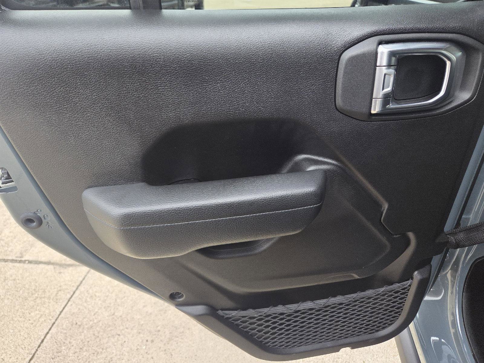 Used 2025 Jeep Wrangler Willys image 38