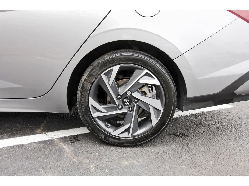 Certified 2025 Hyundai Elantra Sport image 32