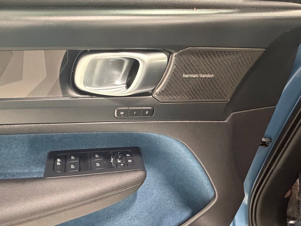 Used 2023 Volvo C40 P8 Recharge Ultimate image 9