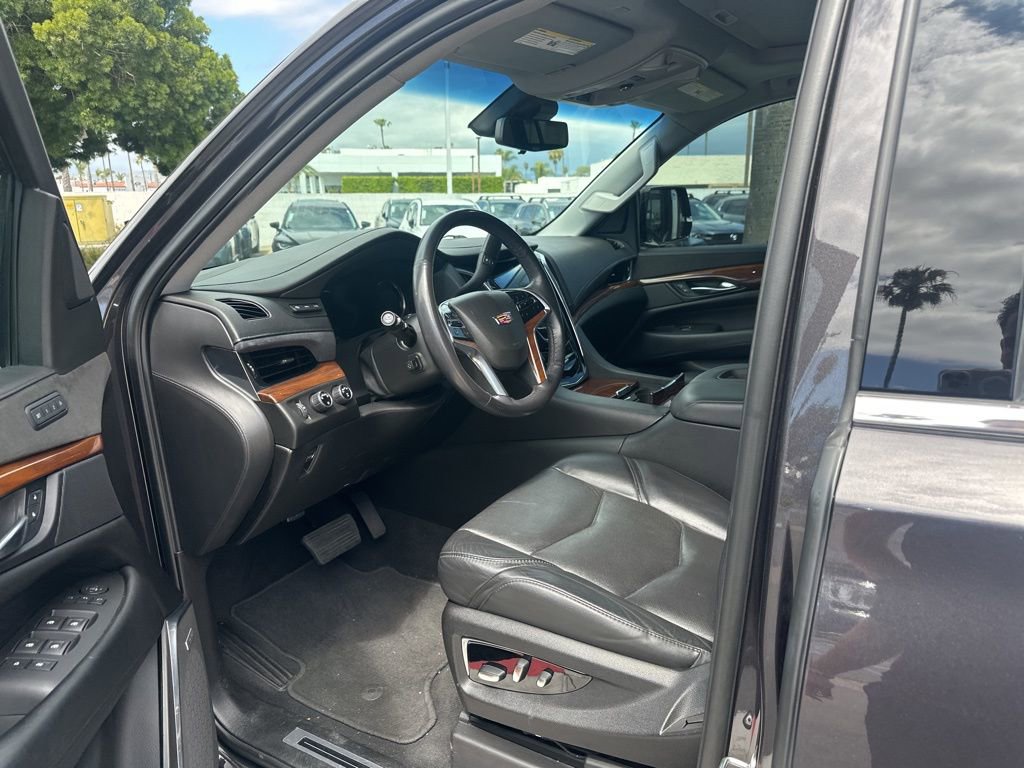 Used 2018 Cadillac Escalade ESV Premium Luxury image 33