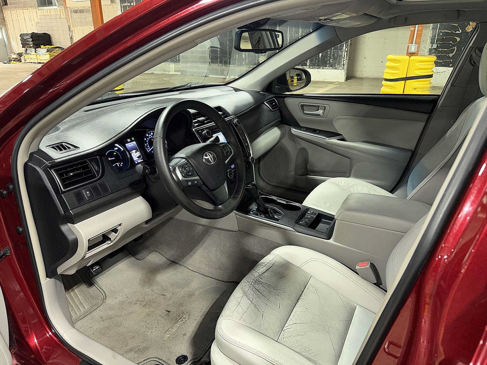Used 2015 Toyota Camry XLE w/ Moonroof Package FWD image 29