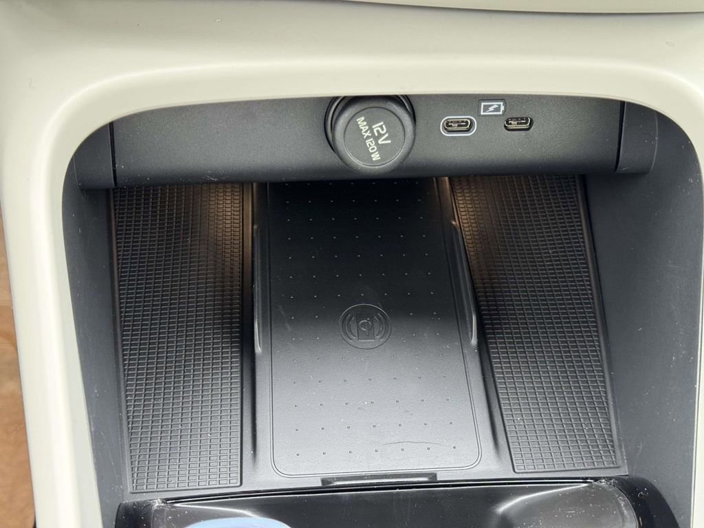 New 2026 Volvo XC40 B5 Plus w/ Protection Package Premier image 7