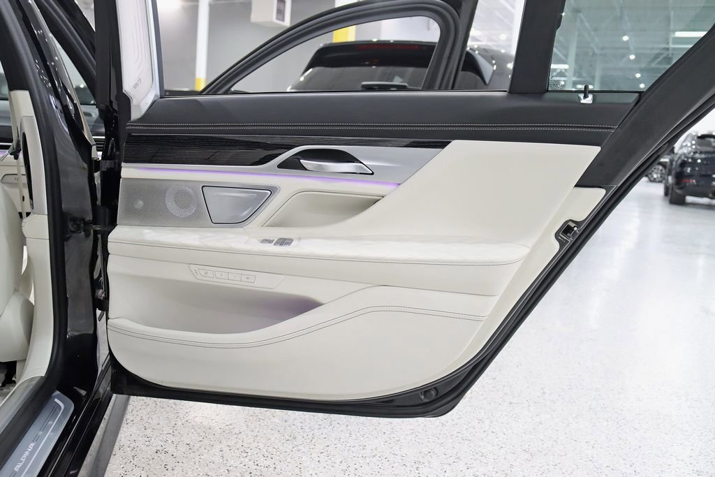 Used 2022 BMW ALPINA B7 xDrive w/ Luxury Rear Seating Package image 43