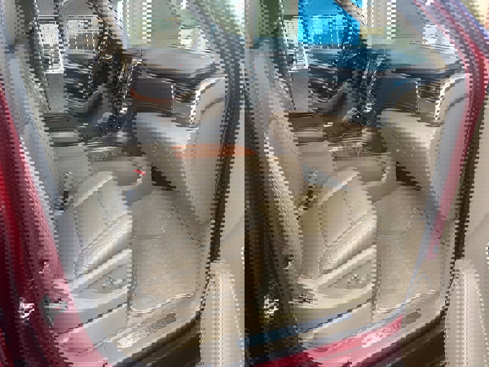 Used 2017 Chevrolet Suburban Premier image 18