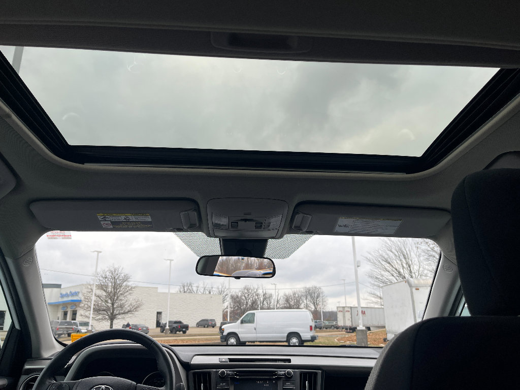 Used 2018 Toyota RAV4 XLE image 18