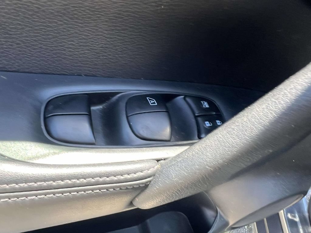 Used 2020 Nissan Rogue SV AWD/4WD image 15