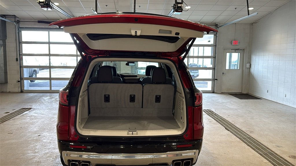 Used 2024 GMC Acadia Denali image 16