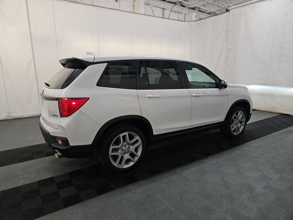 Used 2025 Honda Passport EX-L image 3