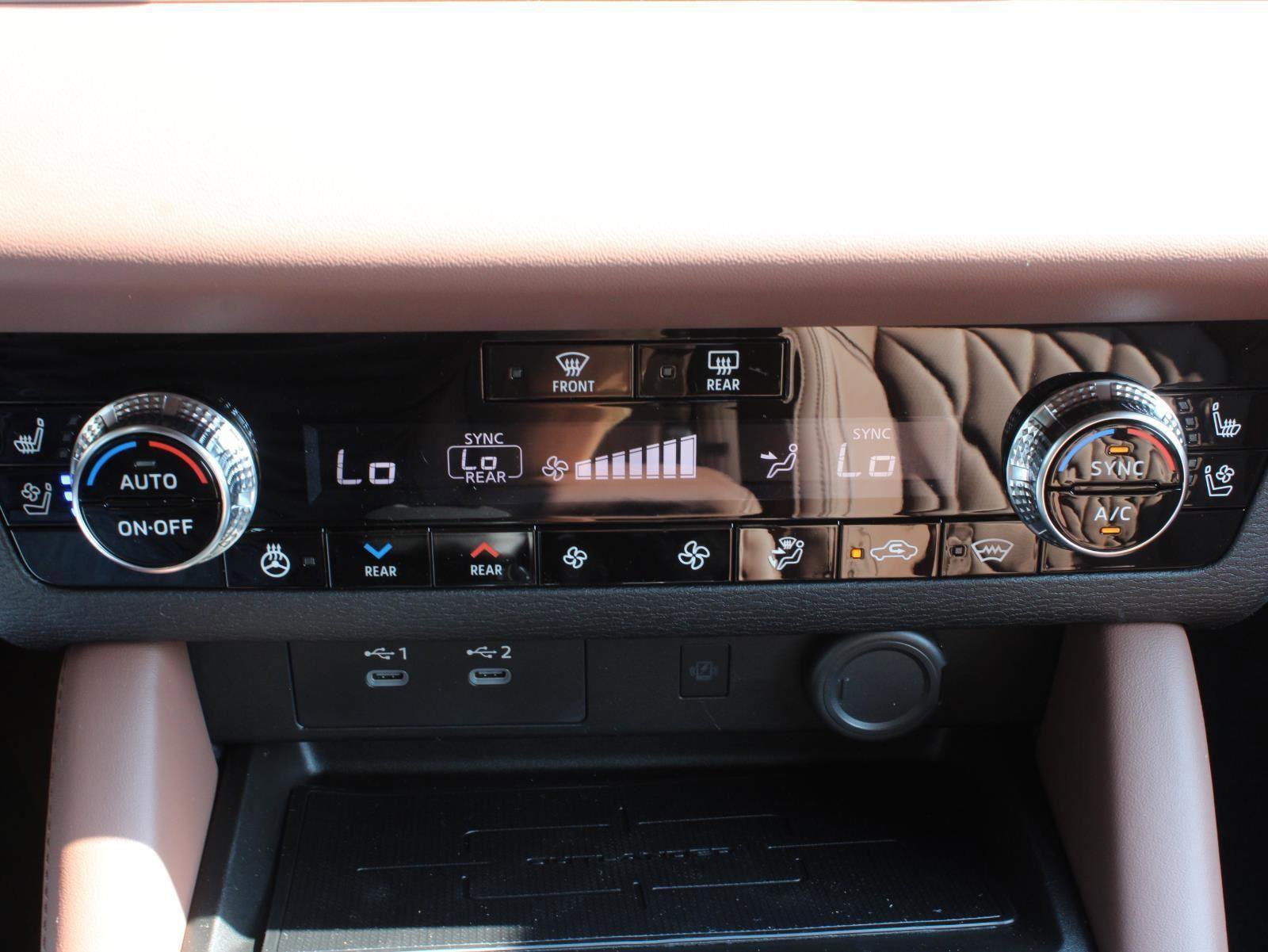 New 2025 Mitsubishi Outlander SEL image 25