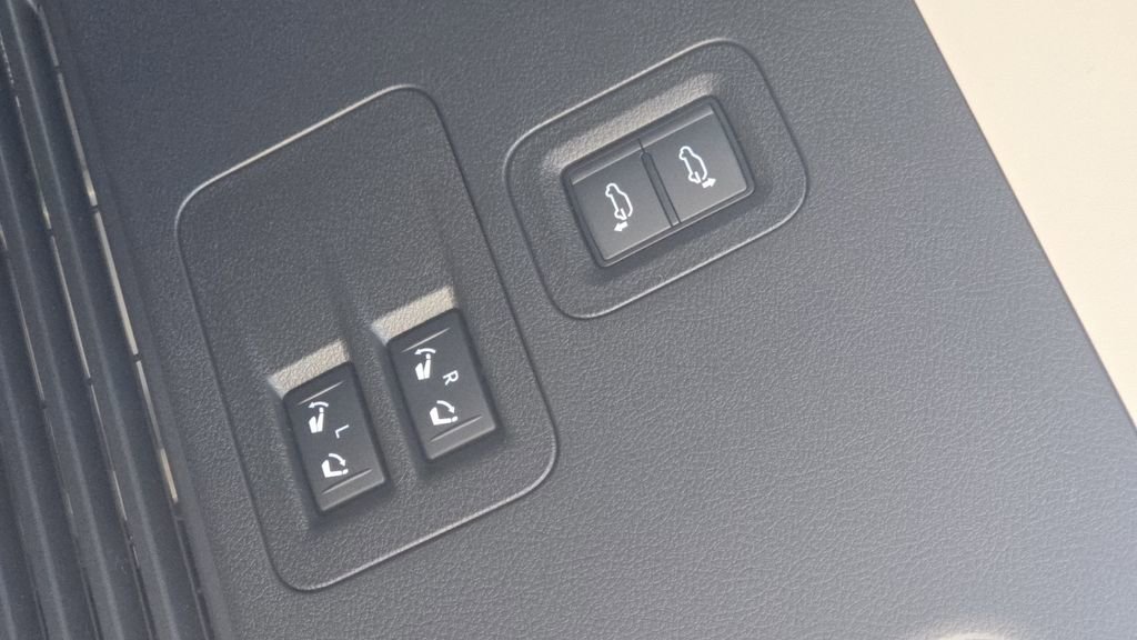 New 2026 INFINITI QX80 Luxe w/ Cargo Package image 10